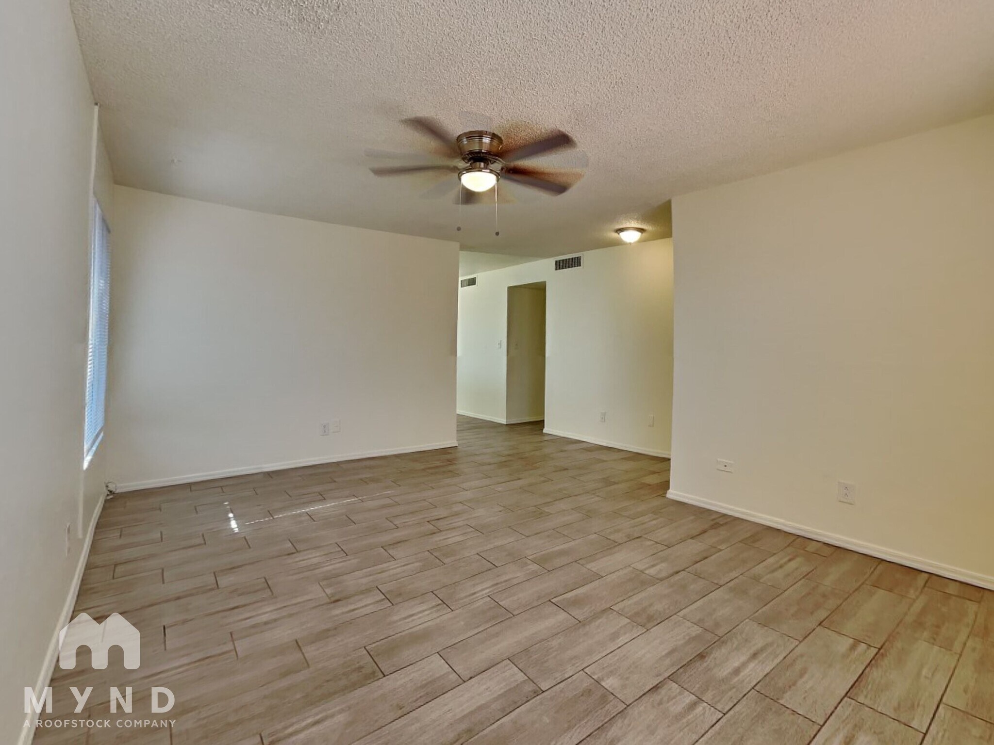 Building Photo - 5643 W Golden Ln