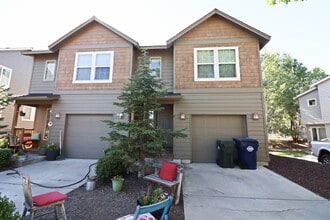 Building Photo - Townhome NE Bend