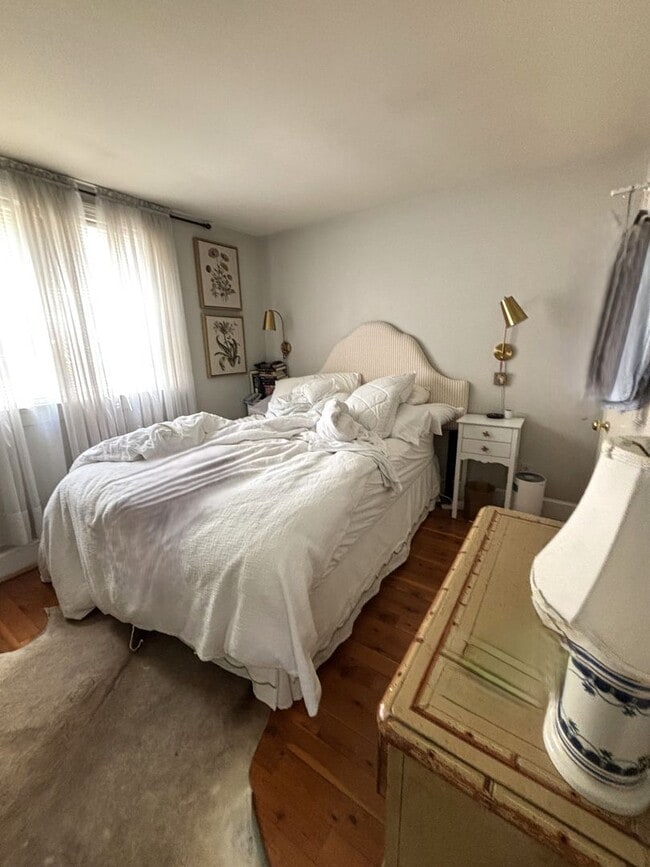 Building Photo - 408 Queen St