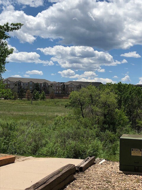 Building Photo - Lovely 2 Bedroom, 1 Bathroom Condo in Cast...