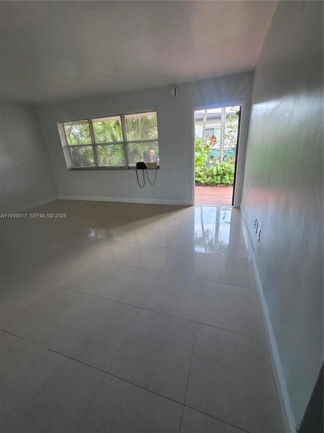 Building Photo - 2832 SW 37th Ave