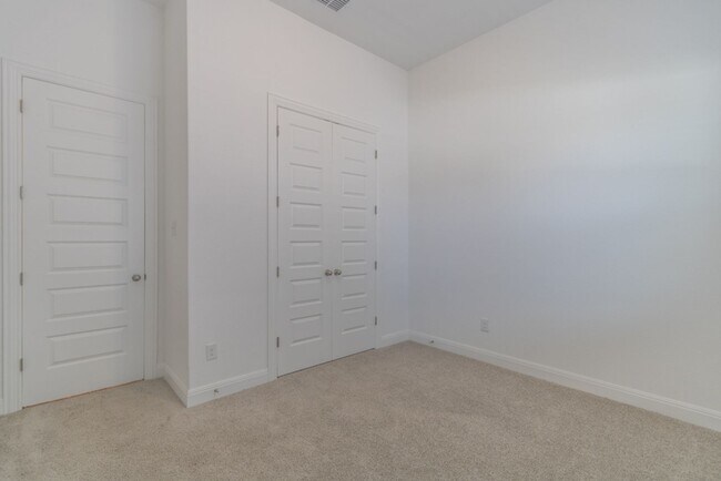 Building Photo - 124 Shagbark Trl