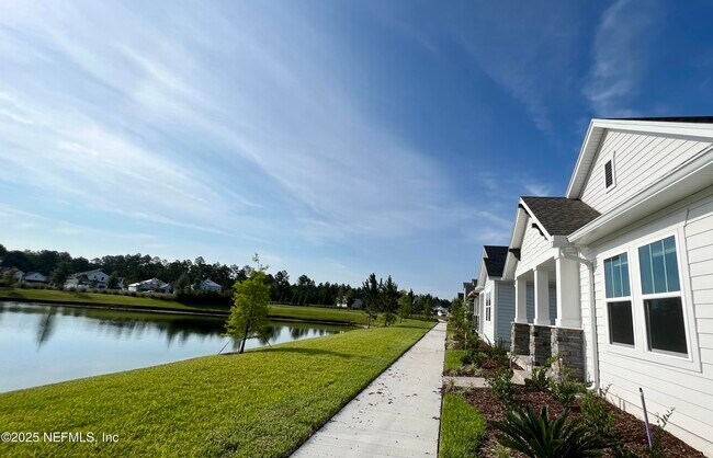 Building Photo - 207 Chalet Ct