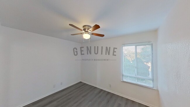 Building Photo - 2 Bedroom- Two Story - Updated Townhome in...