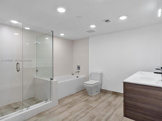 Building Photo - 9261 E Bay Harbor Dr