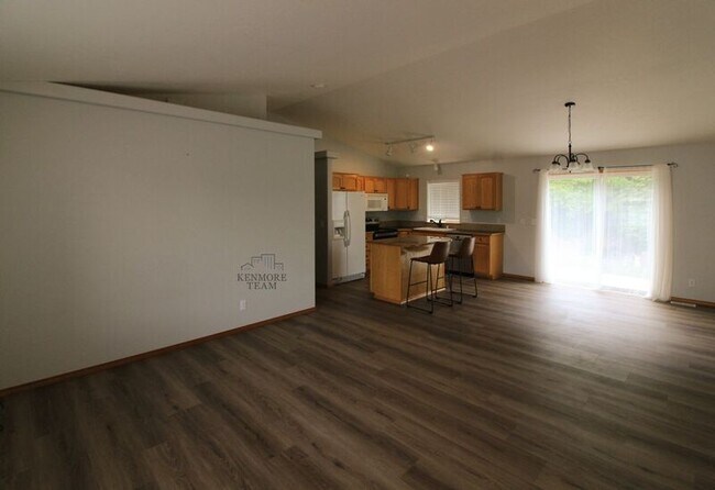 Building Photo - 1677 Foxglove Ave