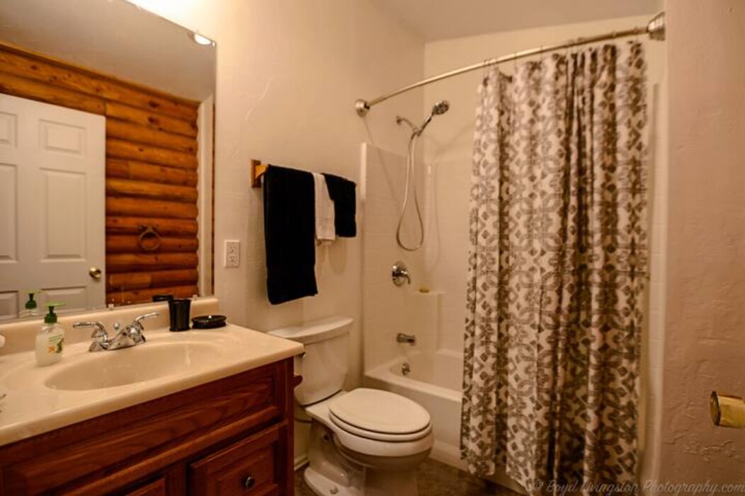 Building Photo - 414 Cottonwood Dr