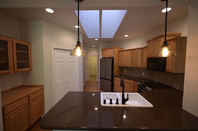 Building Photo - 2 bed plus office, 2 bathroom condo in Sun...