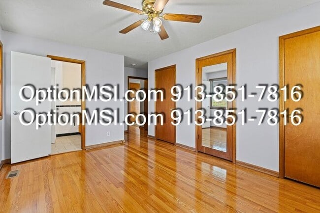 Building Photo - Spacious and move in ready!