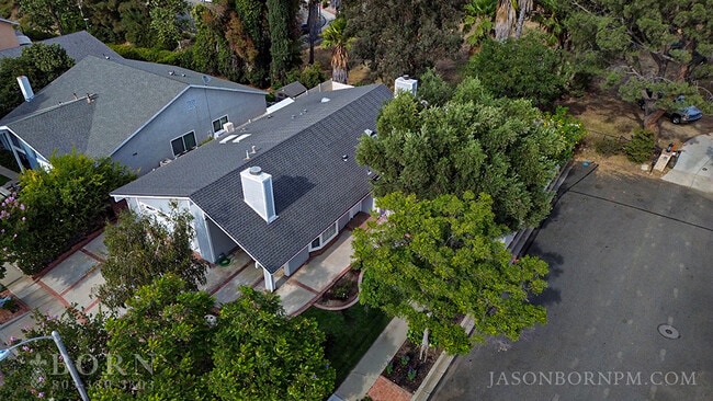 Building Photo - 1006 N Currier Ave