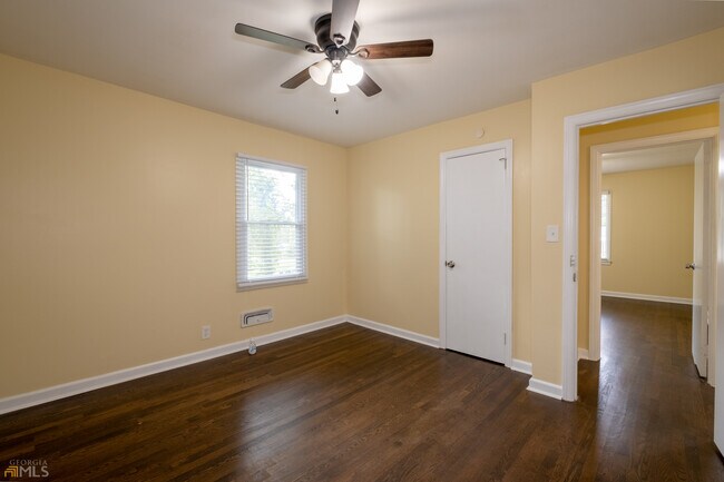 Building Photo - 2926 Gresham Rd S E