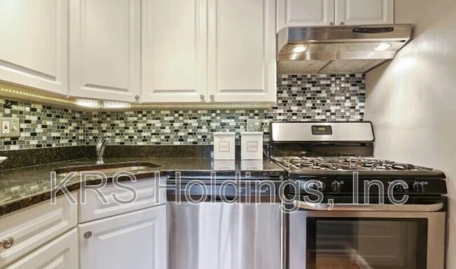 Building Photo - 1521 S George Mason Dr
