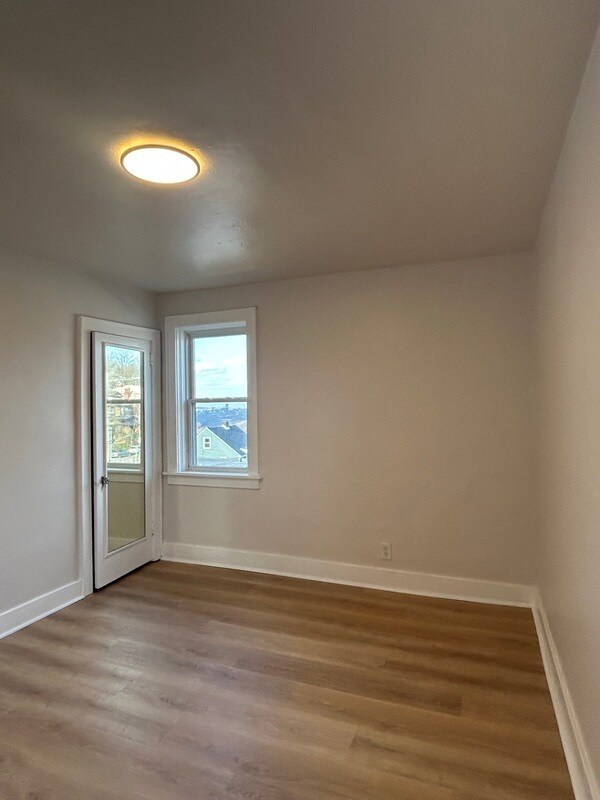 Building Photo - 2903 Voelkel Ave