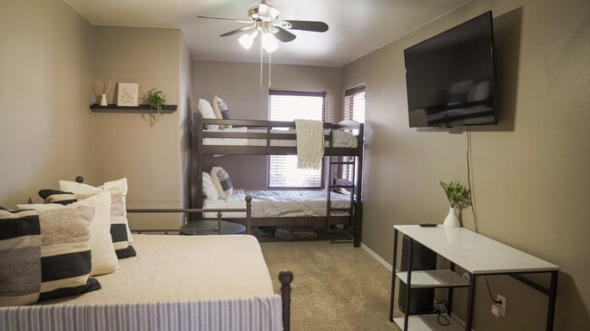 Building Photo - 3915 E Renee Dr