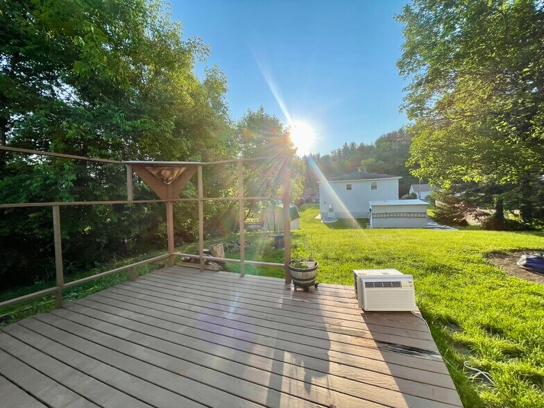 Building Photo - 421 Woodburne Dr