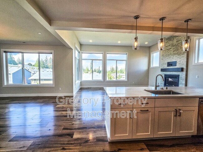 Building Photo - 619 202nd Pl SW