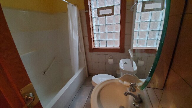 Building Photo - 5328 W Parker Ave