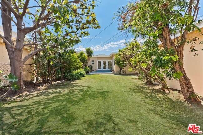 Building Photo - 212 N Palm Dr