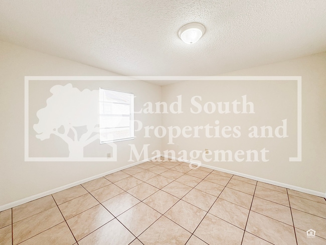 Building Photo - 5847 Charlton Dr