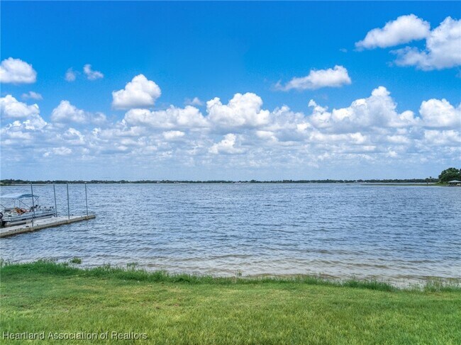 Building Photo - 403 Lake Lotela Dr