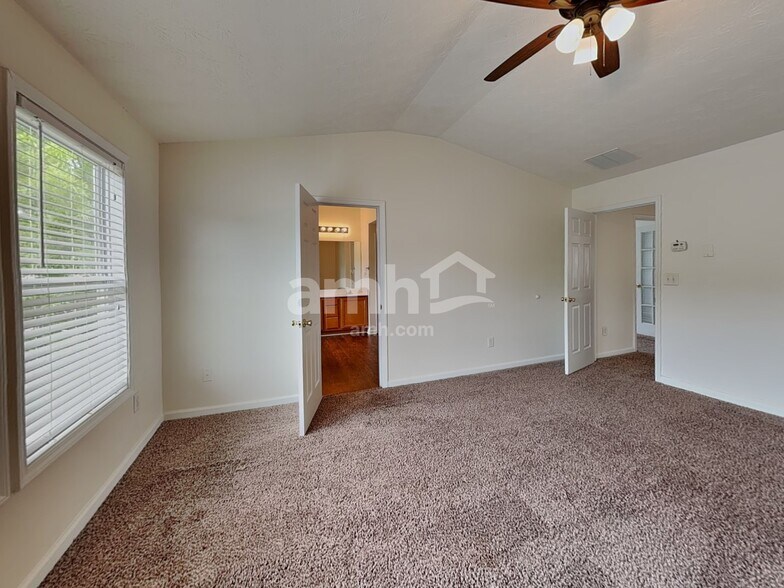 Building Photo - 4305 Windale Dr NW