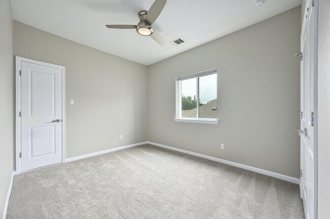 Building Photo - 286 Dayridge Dr