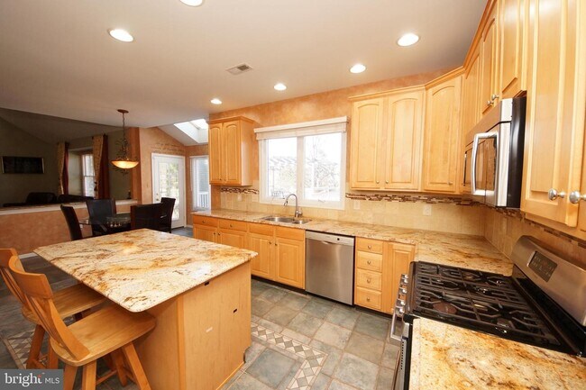 Building Photo - 43 Pickering Dr