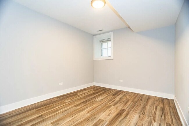 Building Photo - 4906 N Rockwell St