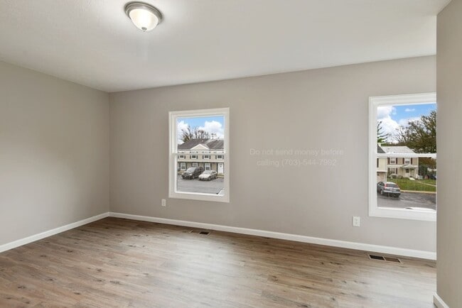 Building Photo - 90 Ridgelawn Rd