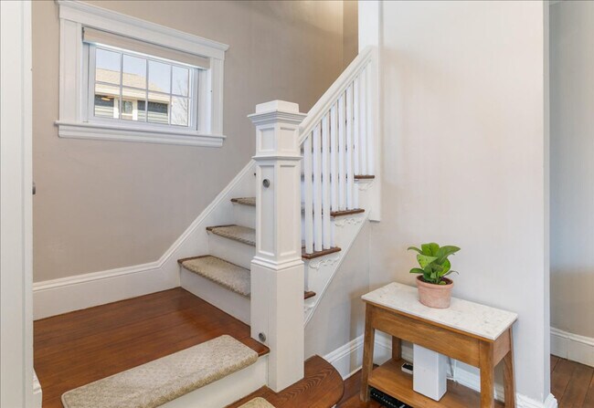 Building Photo - 17 Cedar Terrace