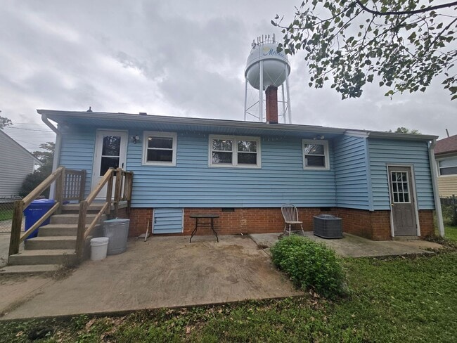 Building Photo - Charming Ranch with Fenced Yard in the Hea...