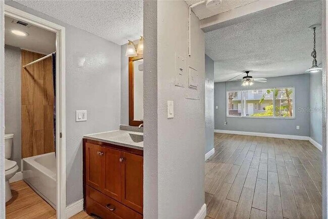 Building Photo - 379 47th Ave N