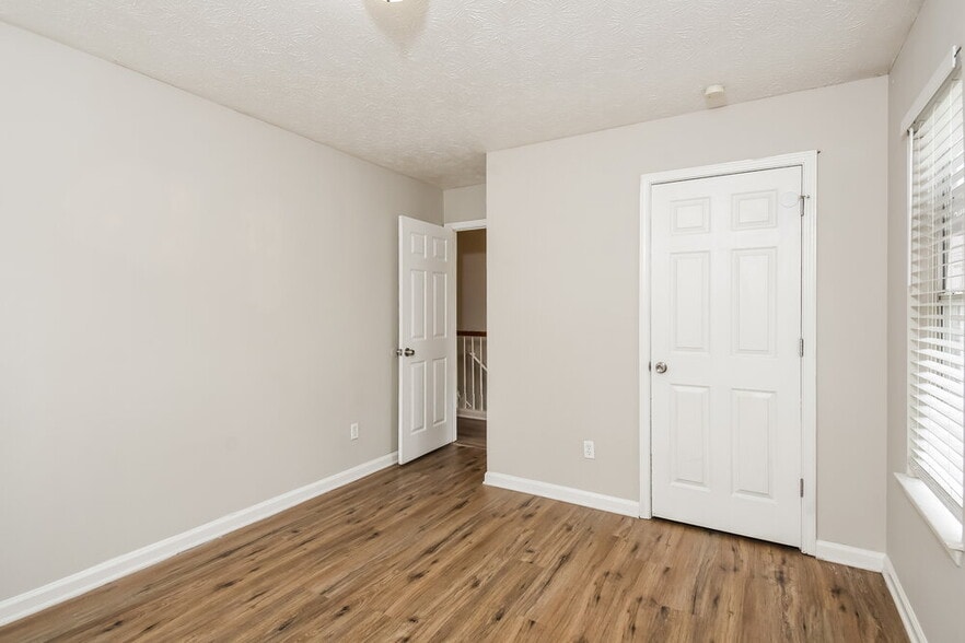 Building Photo - 1683 Barrington Overlook