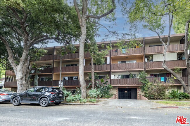 Building Photo - 7545 Hampton Ave