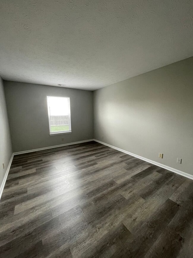 Building Photo - 3 Bedroom Single Family Home - Burnett Creek School District