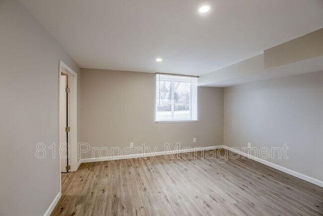Building Photo - 1109 E Sea Ave