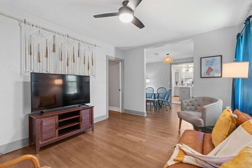 Building Photo - 2 Mead Dr