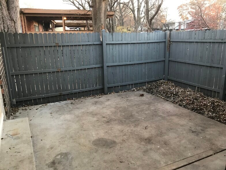 Building Photo - 8325 Grandview Ln