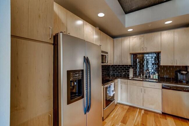 Building Photo - INCREDIBLE Riverfront Park Condo- 1BD/1BA ...