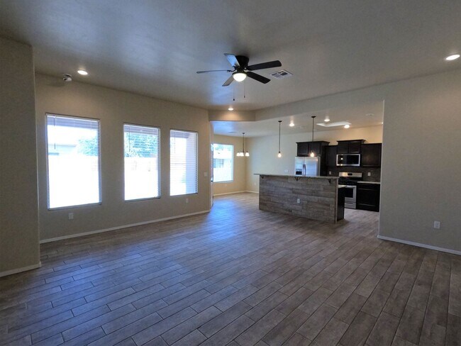 Building Photo - 928 Flora Vista Dr