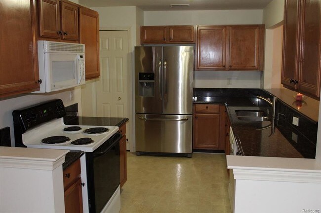 Building Photo - 16695 Carriage Way
