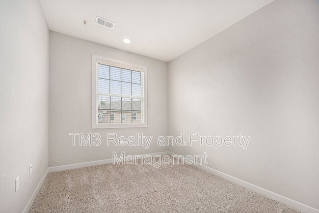 Building Photo - 15872 Valley View Dr