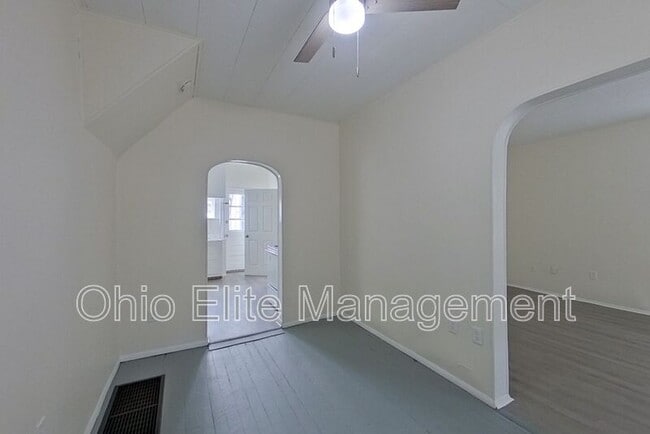 Building Photo - 1473 Thomas Ave