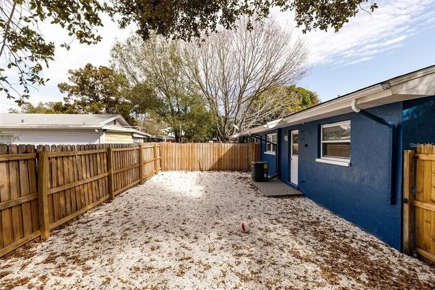 Building Photo - 2545 Hillsdale Ave