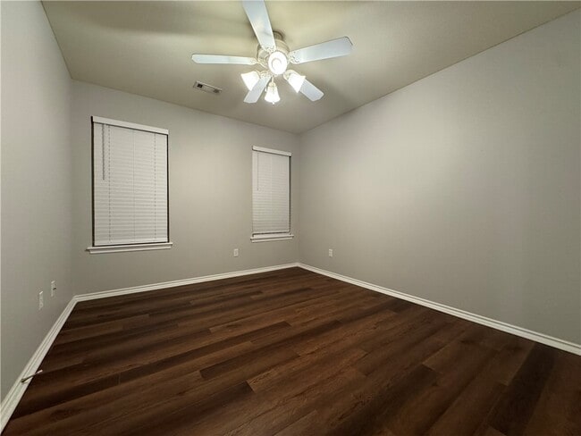 Building Photo - 1582 Willowbrook Dr