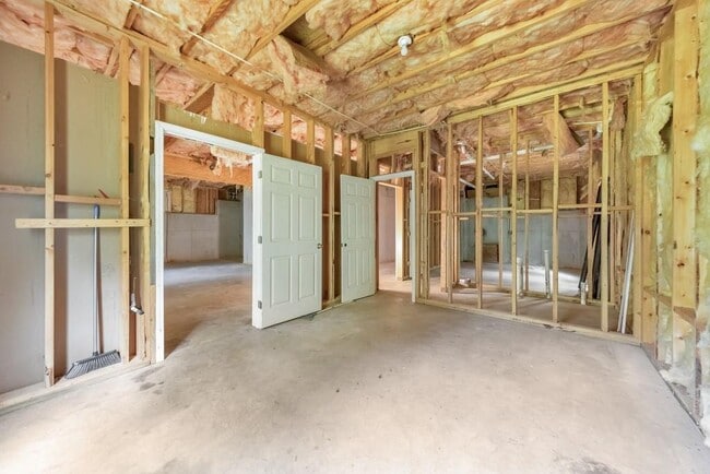 Building Photo - 1086 South Gordon Rd SW