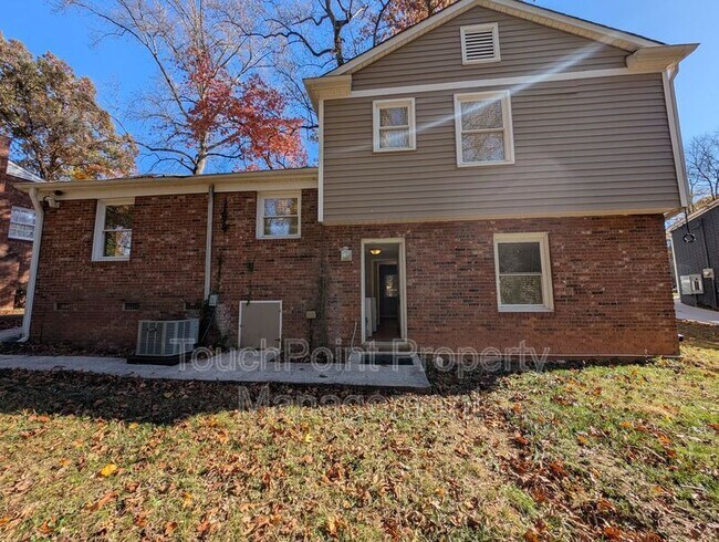 Building Photo - 3331 Donovan Pl