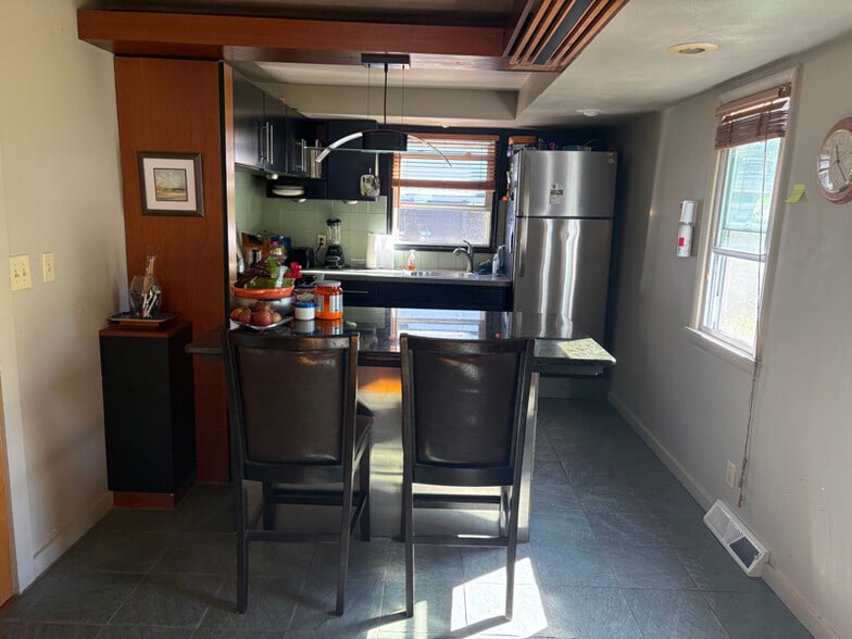 Building Photo - 105 Robert Dr