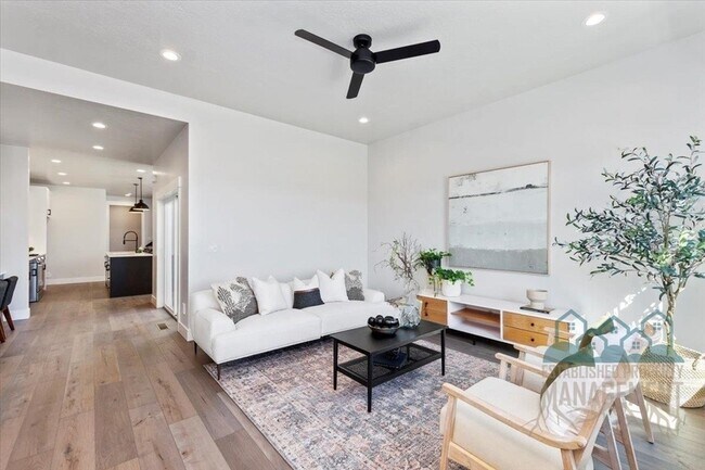 Building Photo - 1740 E State Ave