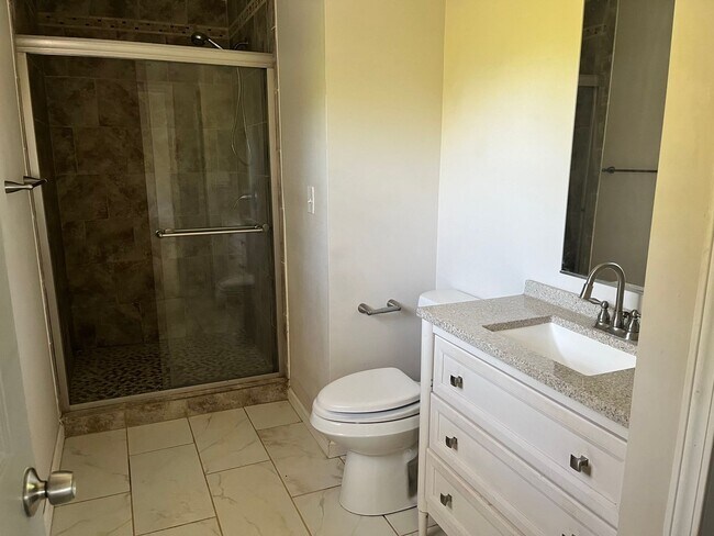 Building Photo - **Spacious 5-Bedroom Home with Modern Upda...